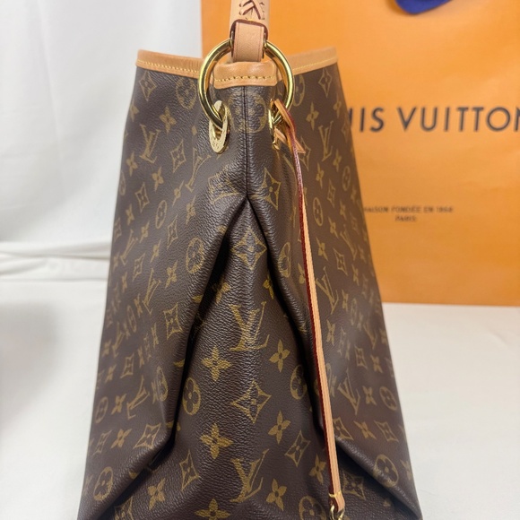 LV Monogram Artsy MM - Picture 5 of 16